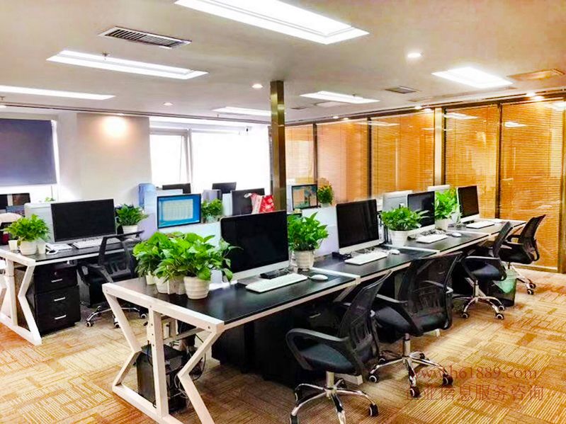 會(huì)展中心地鐵口現(xiàn)代國(guó)際商務(wù)大廈多套辦公室出租，網(wǎng)絡(luò)技術(shù)服務(wù)完善，圖片實(shí)拍，租客免擁